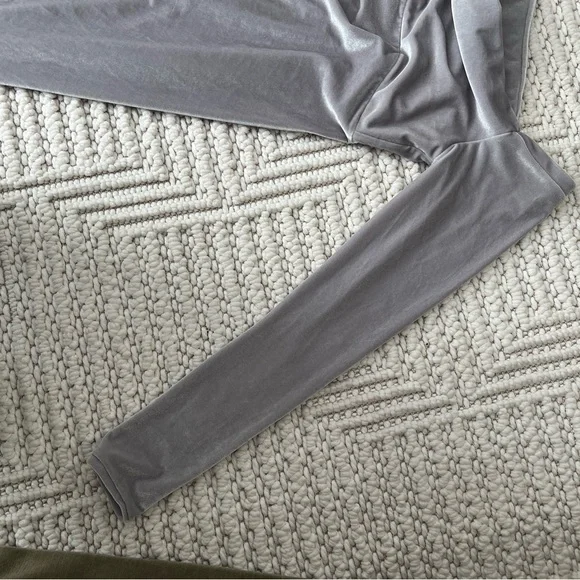 Elegant Gray Velvet Women's Photoshoot Dress - Picture 6 of 16